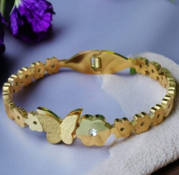Elegant Golden Jewellery Set | Ring Bracelet And Necklace - Image 2