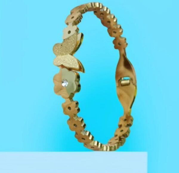 Elegant Golden Jewellery Set | Ring Bracelet And Necklace - Image 3