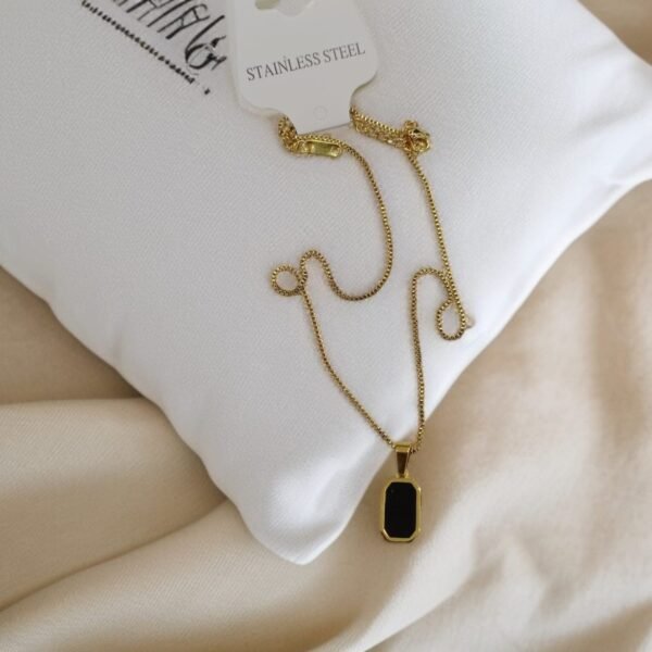 Square Necklace for Women | Korean Black Geometric Pendant Necklace